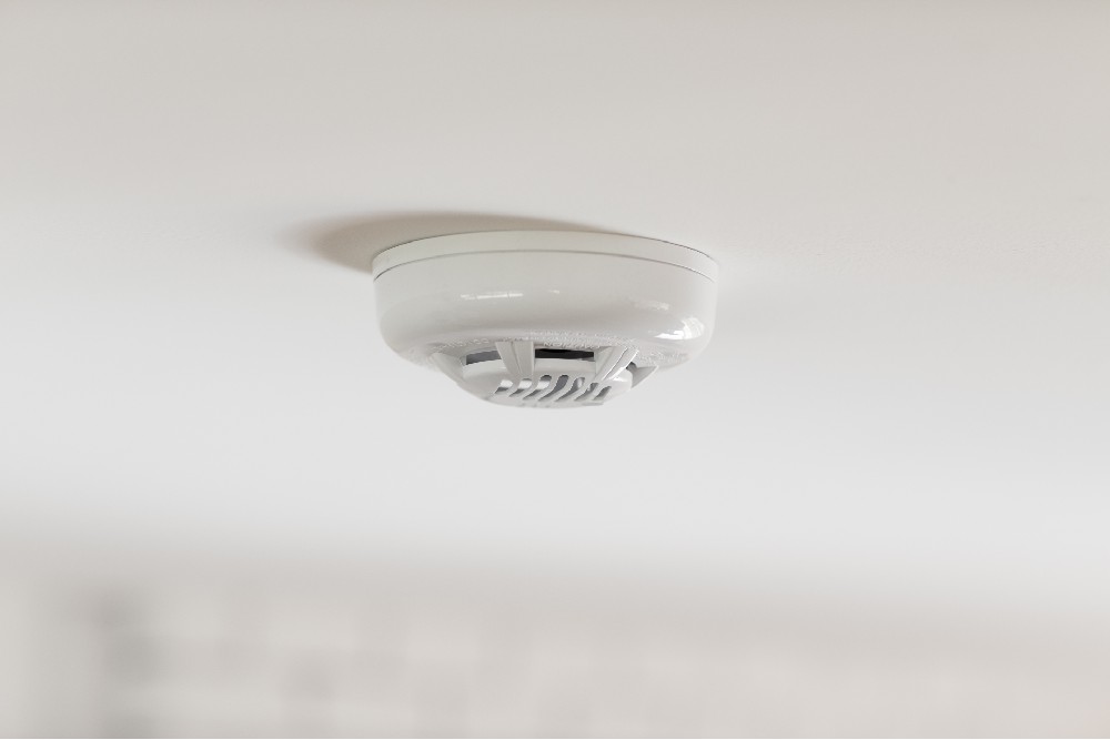 carbon monoxide detector on ceiling