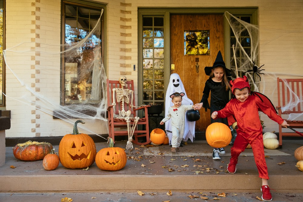 kids trick or treating with doorbell camera and smart lock in view