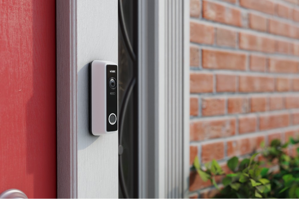 vivint doorbell camera pro next to red door