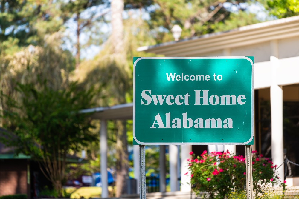 welcome to Alabama sign