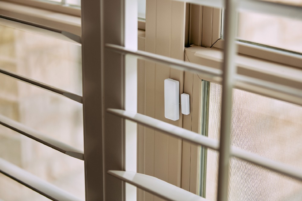 window sensor view through blinds