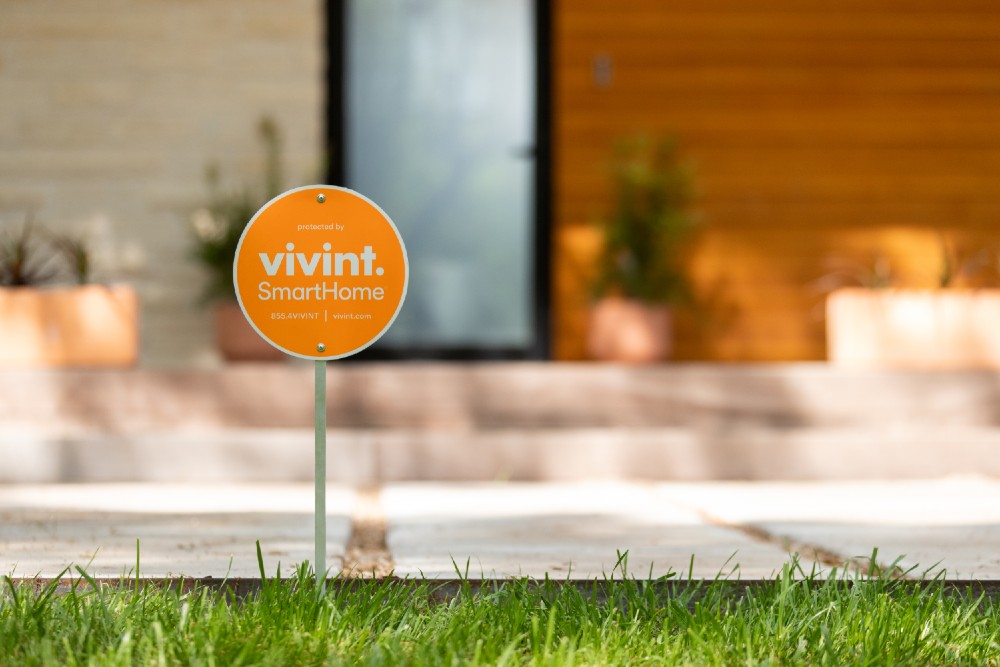 Vivint Gives You Complete Control Of Your Entire Home With Our Entire Suite Of Smart Home Products You C Diy Home Security Smart Home Security Room